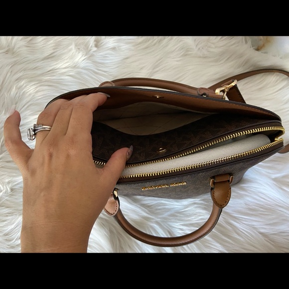 Michael Kors CINDY Large Dome Satchel in BROWN - Picture 8 of 8